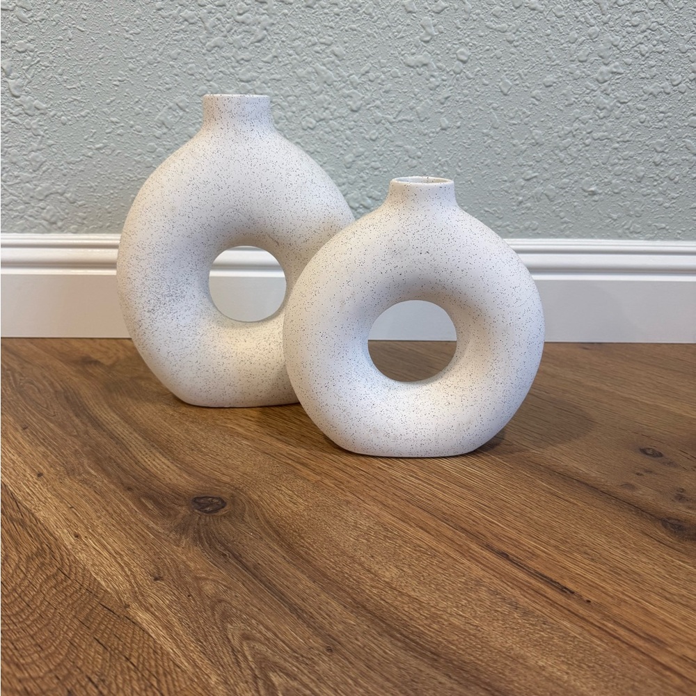 ✨ Minimalist Ceramic Donut Vases (Set of 2) ✨